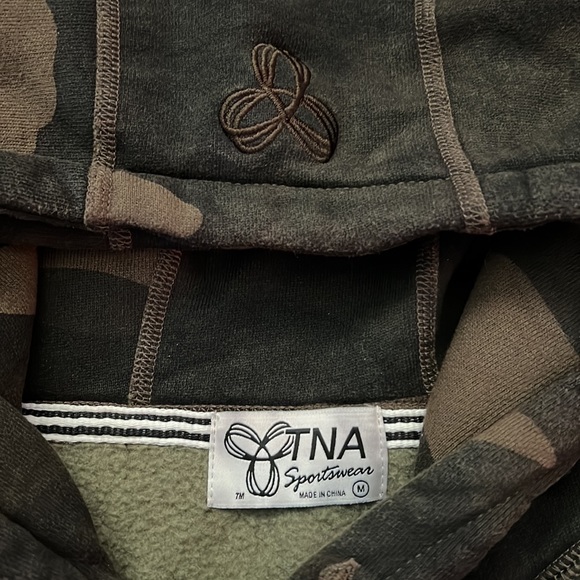 TNA hoodie - Picture 3 of 4